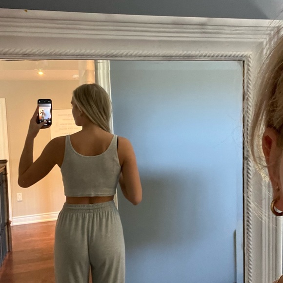 Aritzia TNA Waffle Knit Tank Top! Great Quality! - Picture 3 of 3